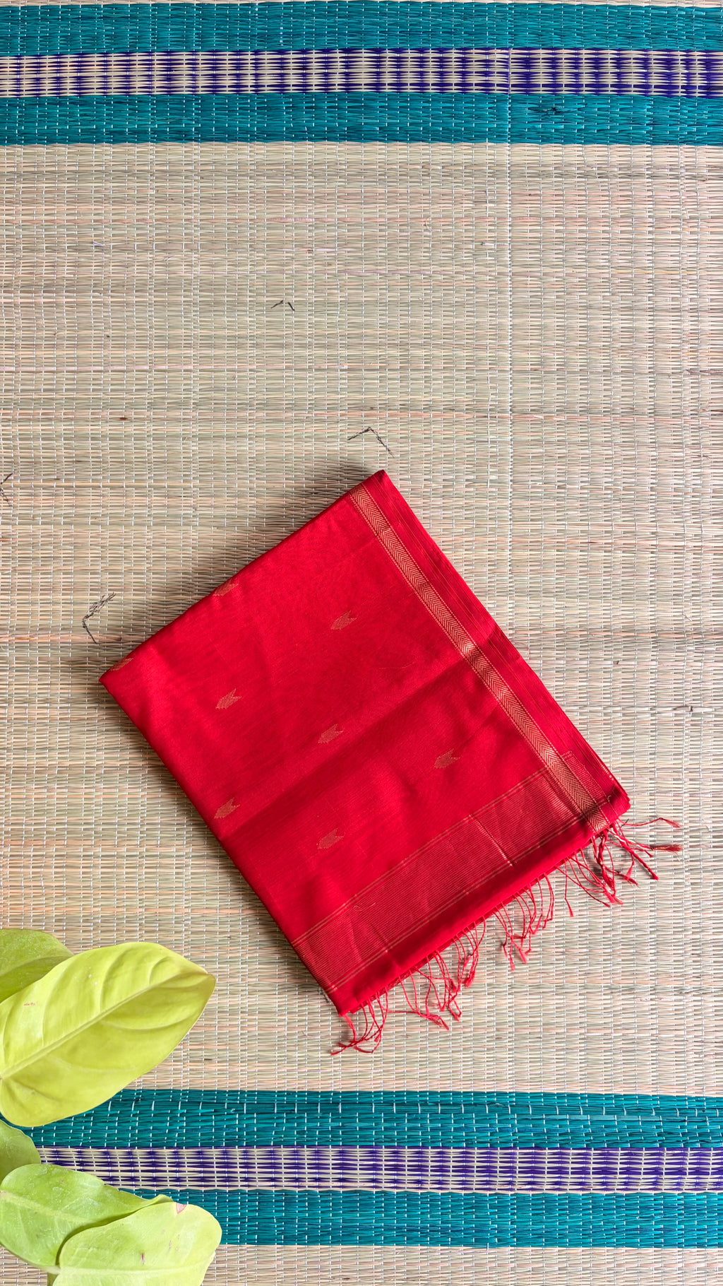 Ahilya : Red