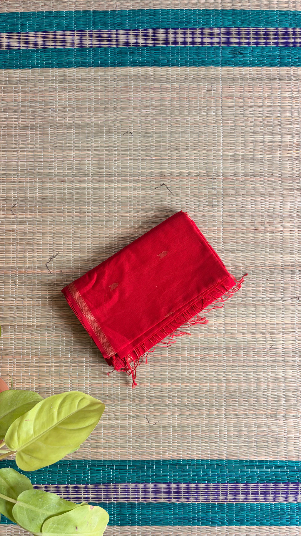 Ahilya : Red