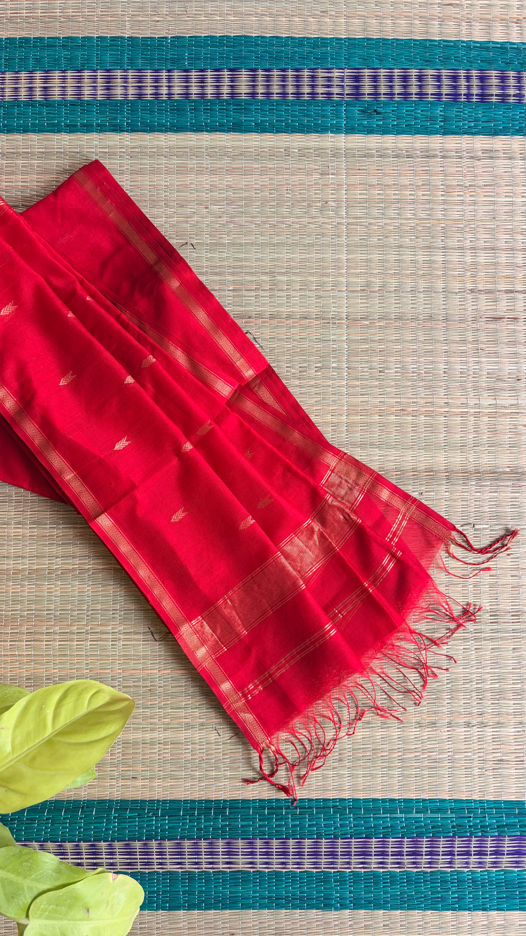 Ahilya : Red